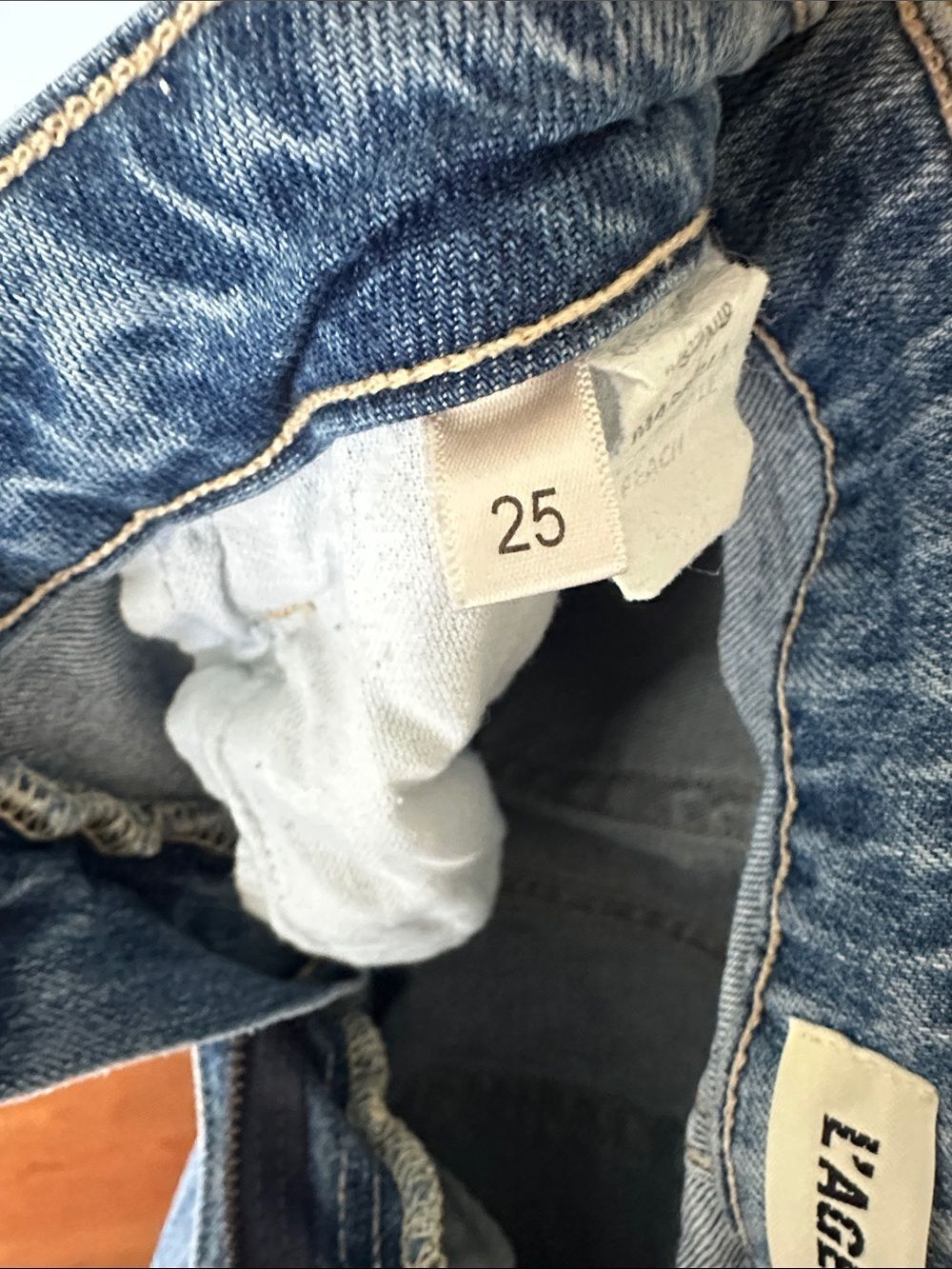 L’AGENCE Straight Leg Jeans in Classic Light Wash Blue - Picture 3 of 7